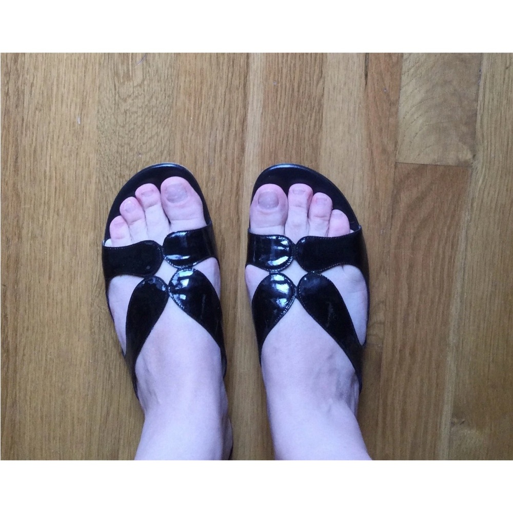 Kate Spade Black Patent Leather Flats, size 8 Women's Slide Sandals